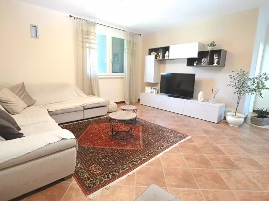 Immagine 5 di Villa in vendita  a Capannori