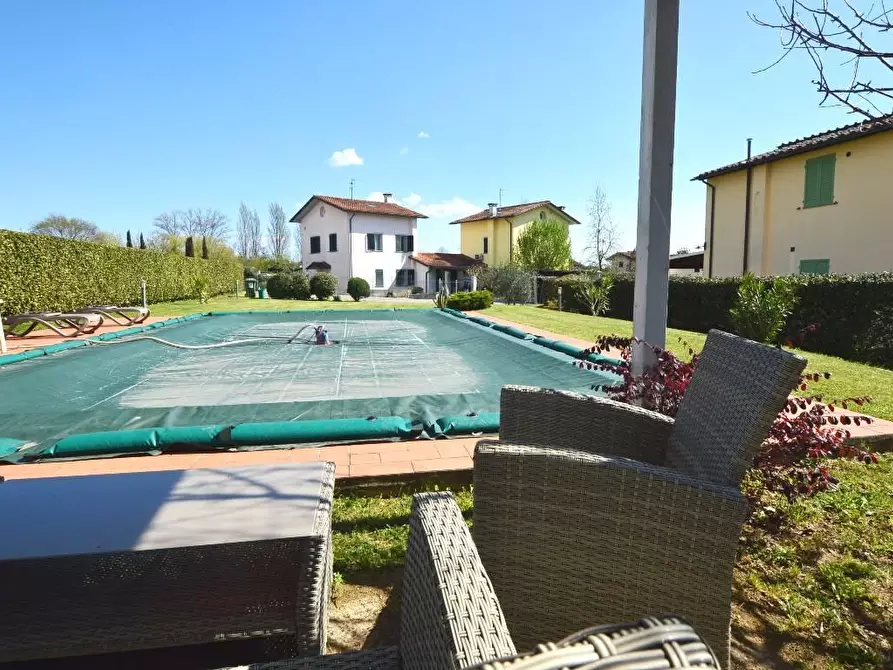 Immagine 3 di Villa in vendita  a Capannori