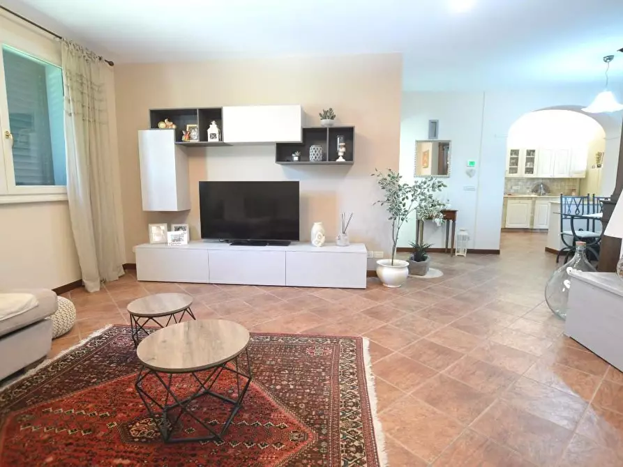 Immagine 6 di Villa in vendita  a Capannori