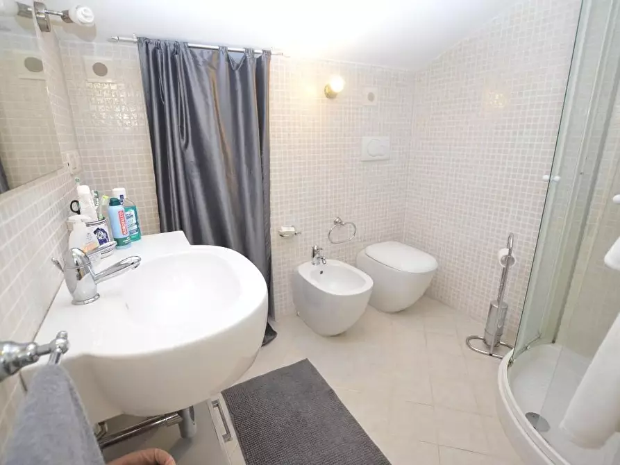 Immagine 21 di Villa in vendita  a Capannori