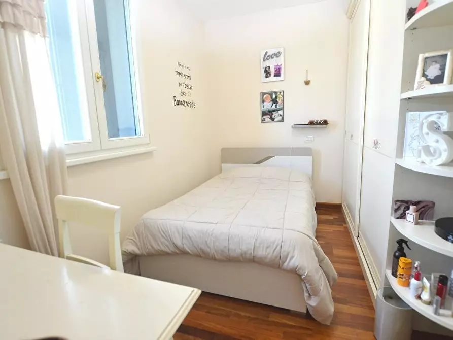 Immagine 15 di Villa in vendita  a Capannori