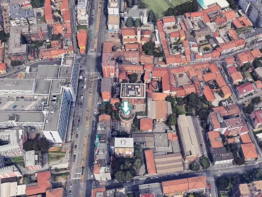 Immagine 2 di Garage in vendita  a Milano