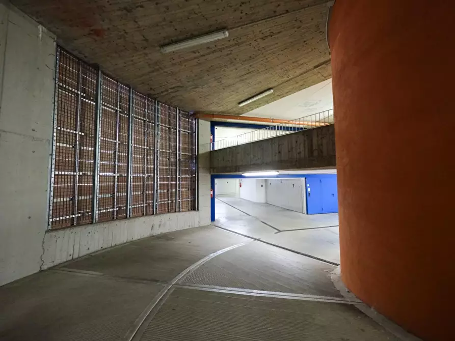 Immagine 3 di Garage in vendita  a Milano
