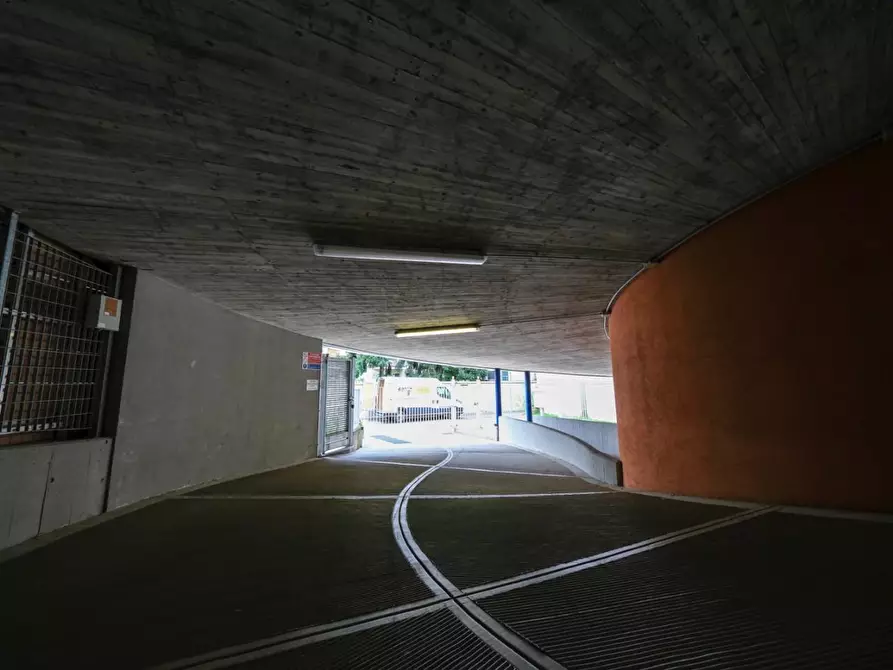 Immagine 4 di Garage in vendita  a Milano