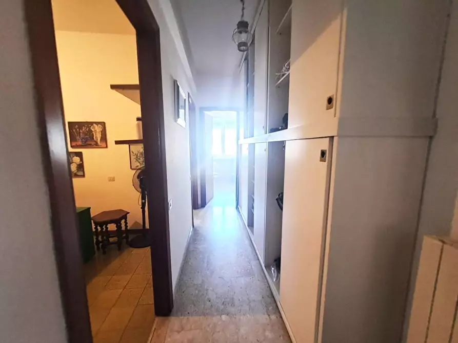 Immagine 11 di Appartamento in affitto  a Carrara