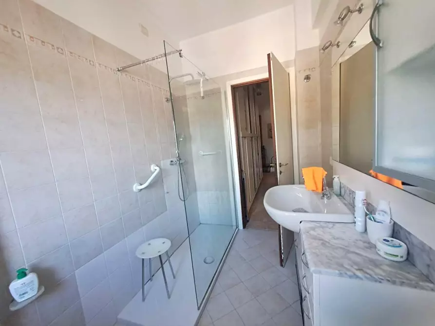 Immagine 13 di Appartamento in affitto  a Carrara