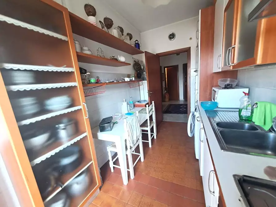 Immagine 5 di Appartamento in affitto  a Carrara