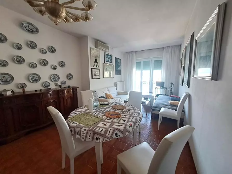 Immagine 2 di Appartamento in affitto  a Carrara