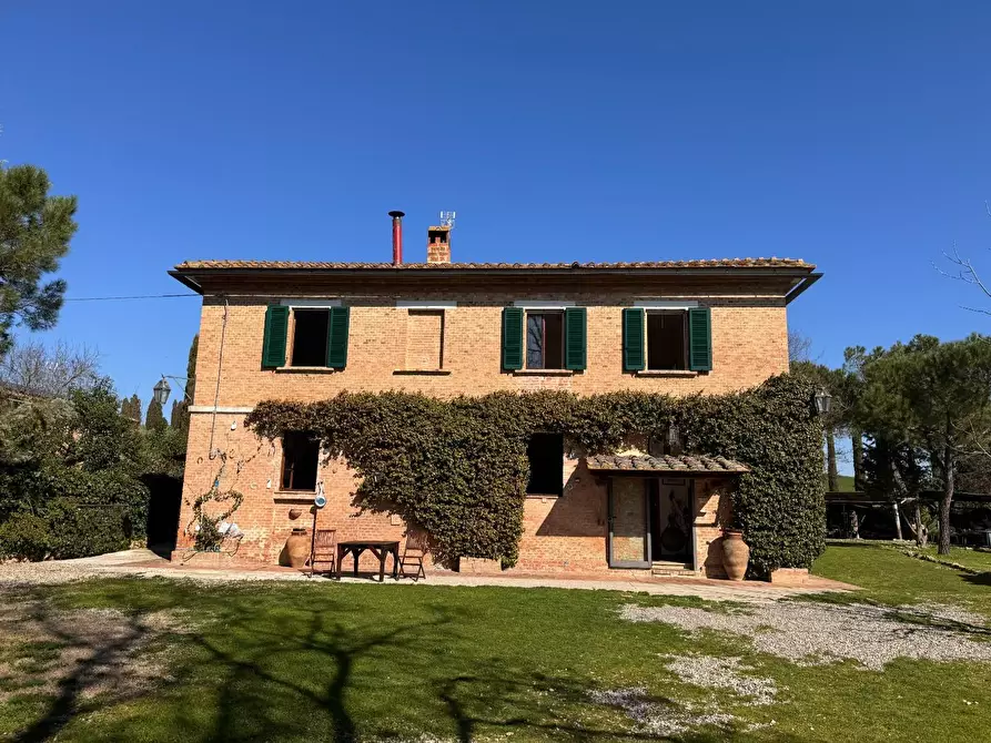Immagine 2 di Villa in vendita  a Asciano