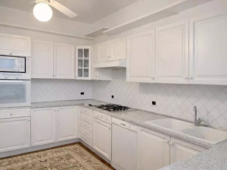 Immagine 7 di Mansarda in vendita  a Seravezza