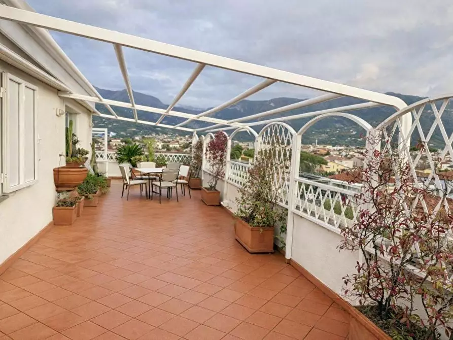 Immagine 10 di Mansarda in vendita  a Seravezza