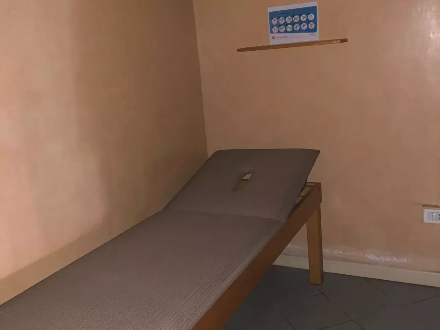 Immagine 2 di Locale commerciale in affitto  a Pontedera