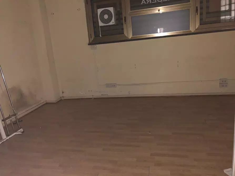 Immagine 5 di Locale commerciale in affitto  a Pontedera