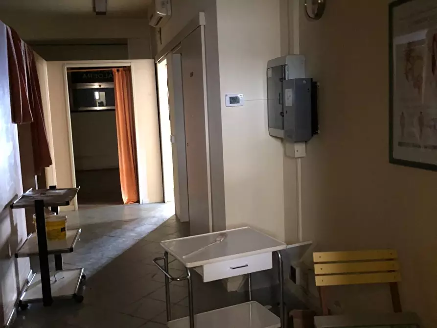 Immagine 4 di Locale commerciale in affitto  a Pontedera