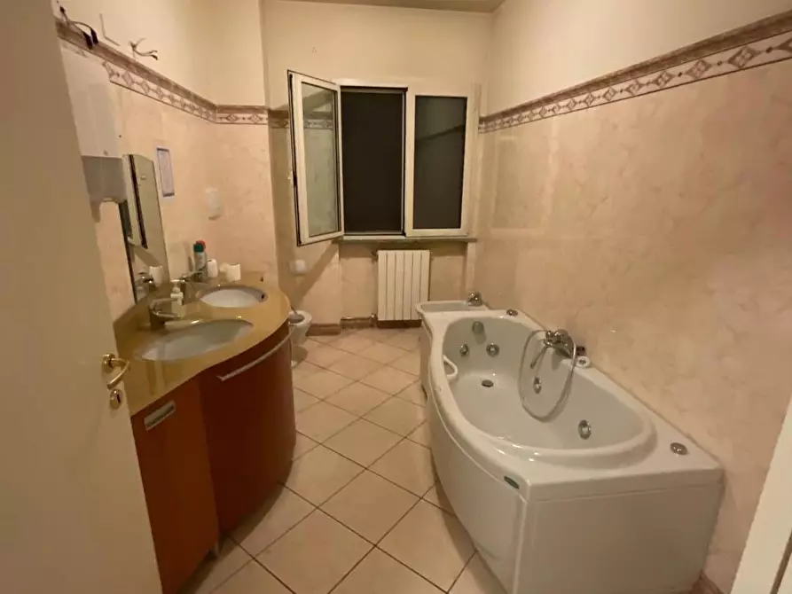 Immagine 19 di Attività artigianale in vendita  a Calcinaia