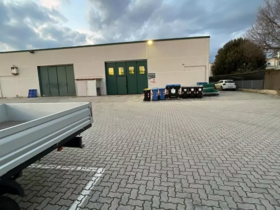 Immagine 2 di Attività artigianale in vendita  a Calcinaia