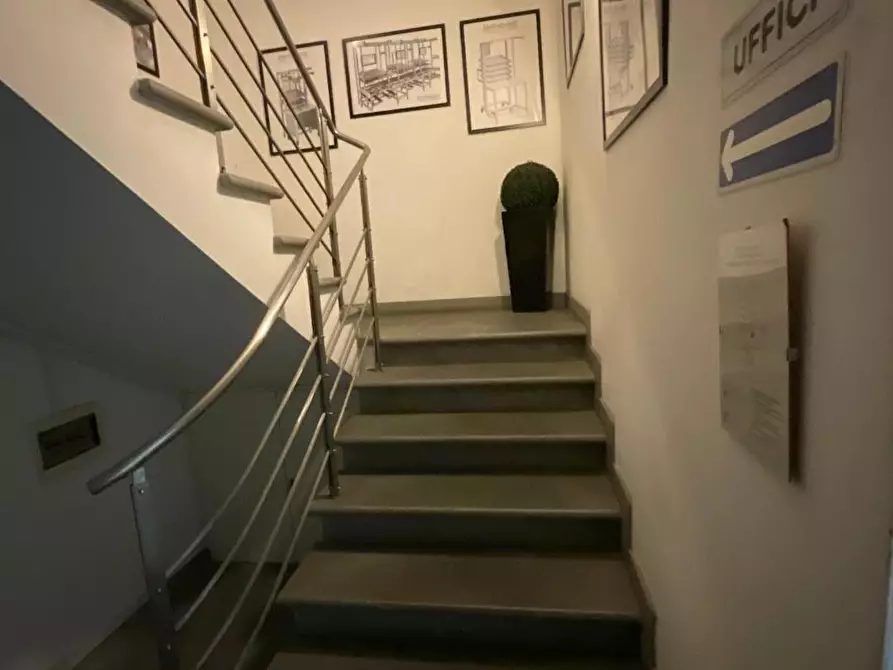 Immagine 12 di Attività artigianale in vendita  a Calcinaia