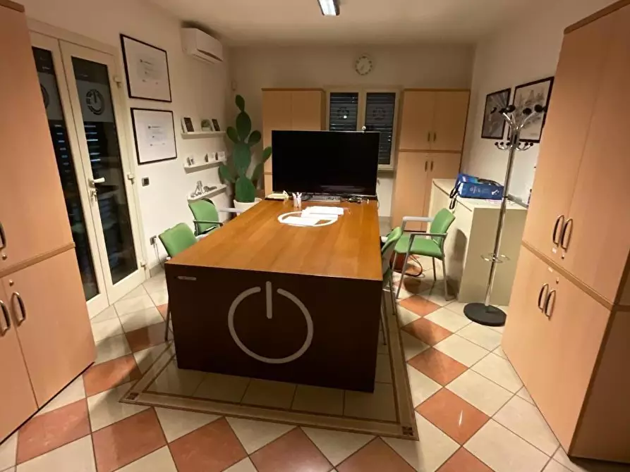 Immagine 13 di Attività artigianale in vendita  a Calcinaia