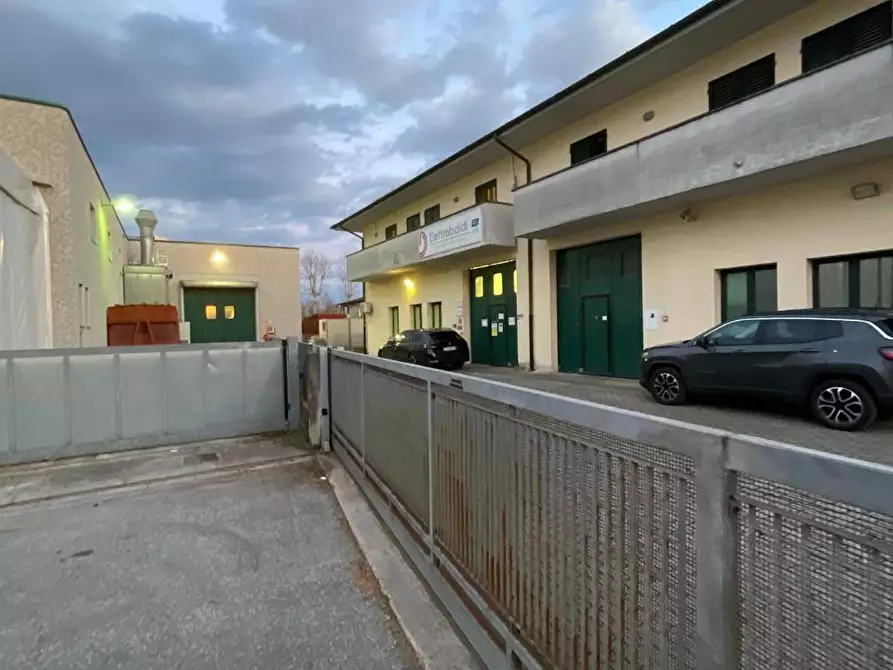 Immagine 5 di Attività artigianale in vendita  a Calcinaia