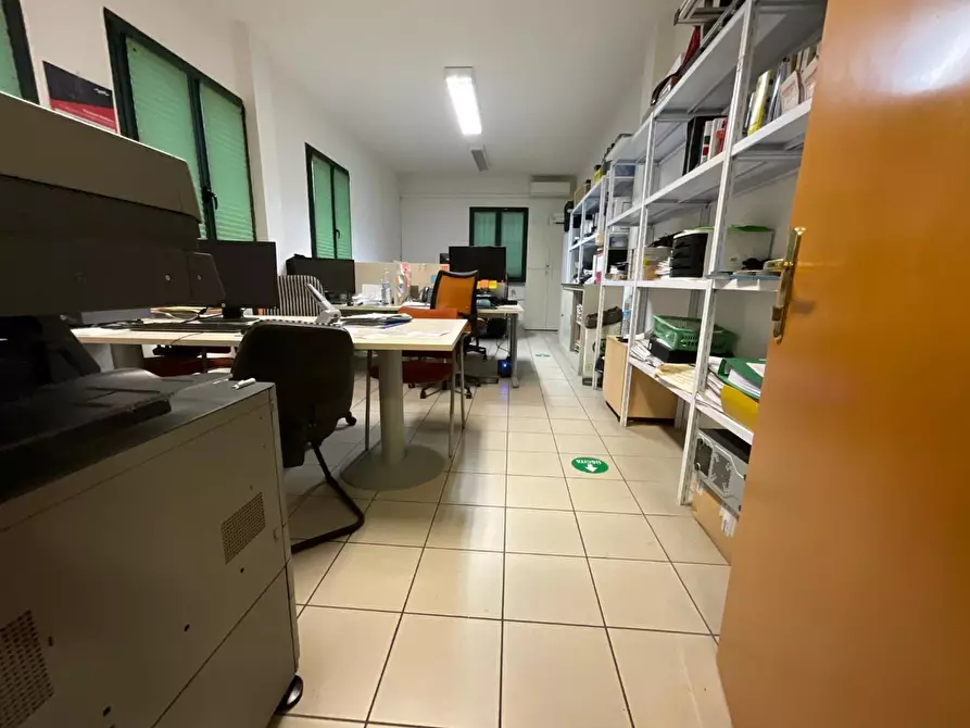 Immagine 7 di Attività artigianale in vendita  a Calcinaia