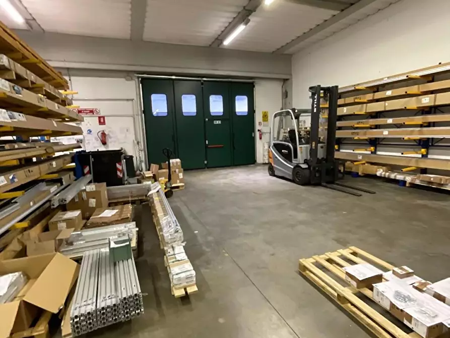 Immagine 14 di Attività artigianale in vendita  a Calcinaia