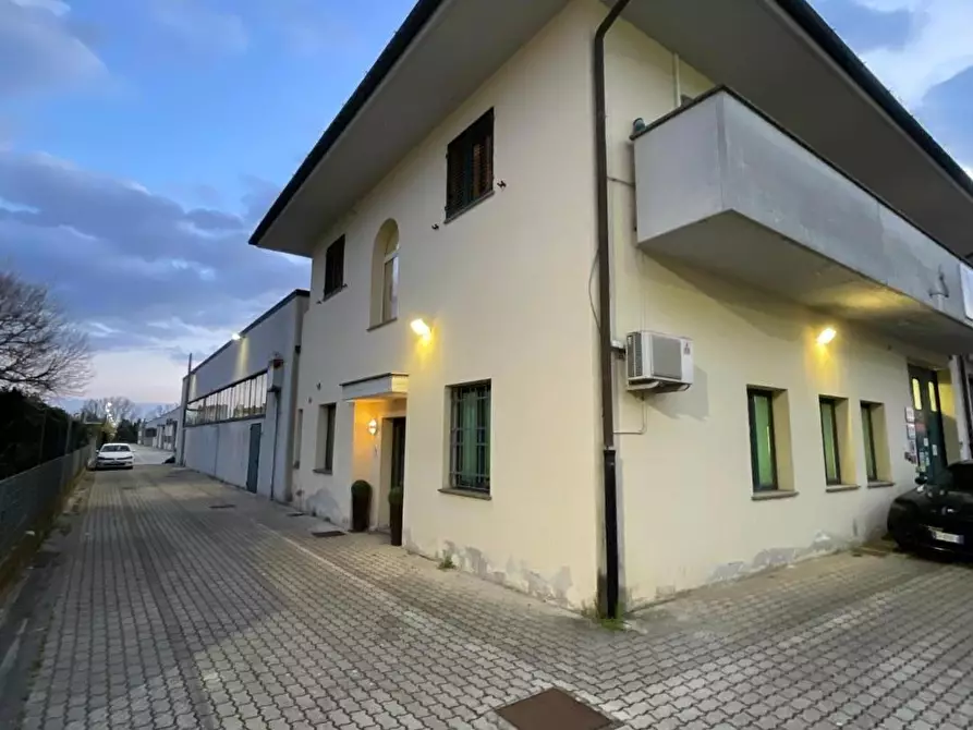 Immagine 6 di Attività artigianale in vendita  a Calcinaia