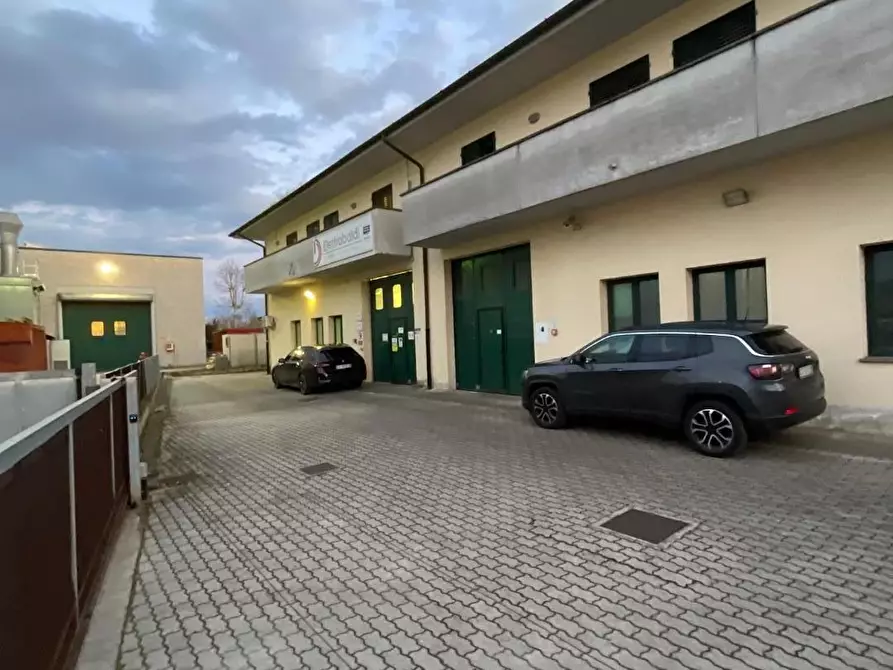 Immagine 3 di Attività artigianale in vendita  a Calcinaia