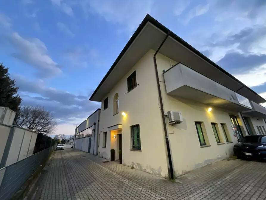 Immagine 4 di Attività artigianale in vendita  a Calcinaia