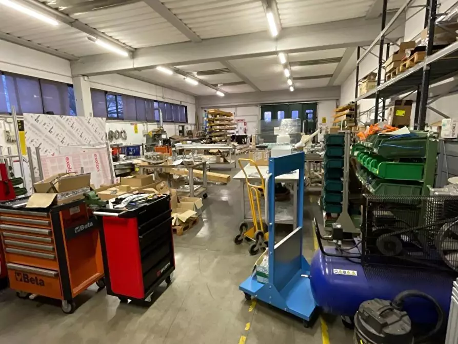 Immagine 10 di Attività artigianale in vendita  a Calcinaia