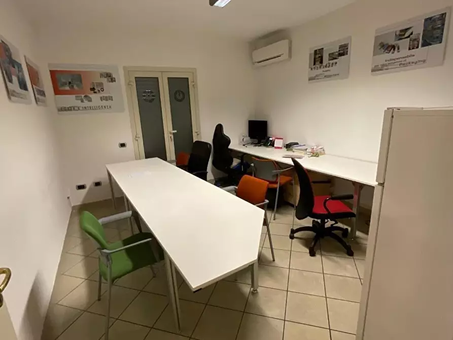 Immagine 16 di Attività artigianale in vendita  a Calcinaia