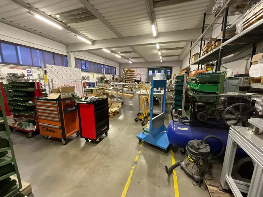 Immagine 11 di Attività artigianale in vendita  a Calcinaia