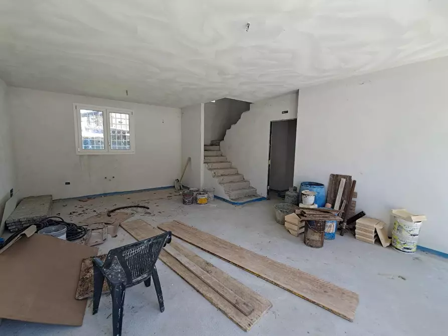 Immagine 1 di Casa bifamiliare in vendita  a Bientina