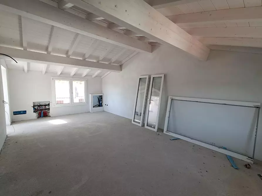 Immagine 11 di Casa bifamiliare in vendita  a Bientina