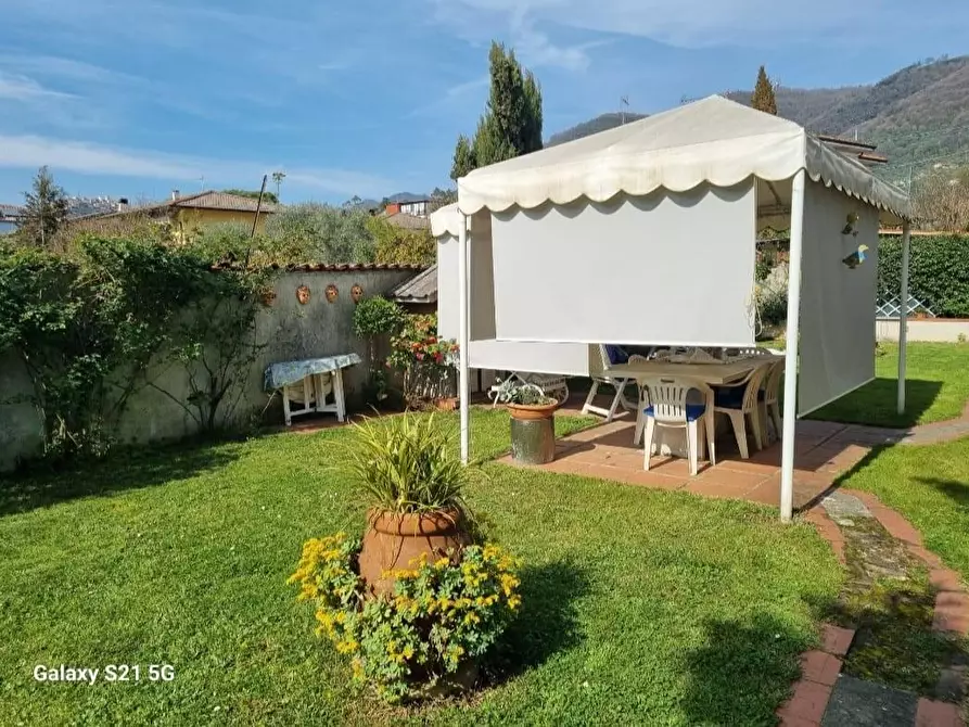 Immagine 1 di Casa indipendente in vendita  a Carrara