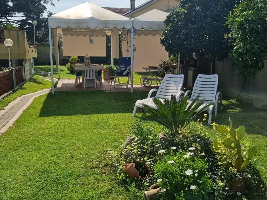 Immagine 19 di Casa indipendente in vendita  a Carrara