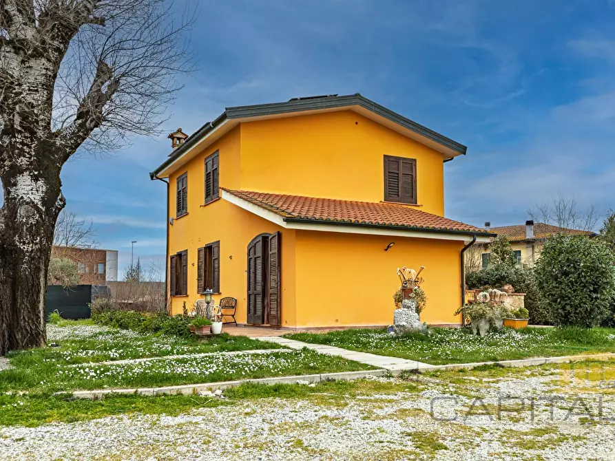 Immagine 2 di Villa in vendita  a Fucecchio