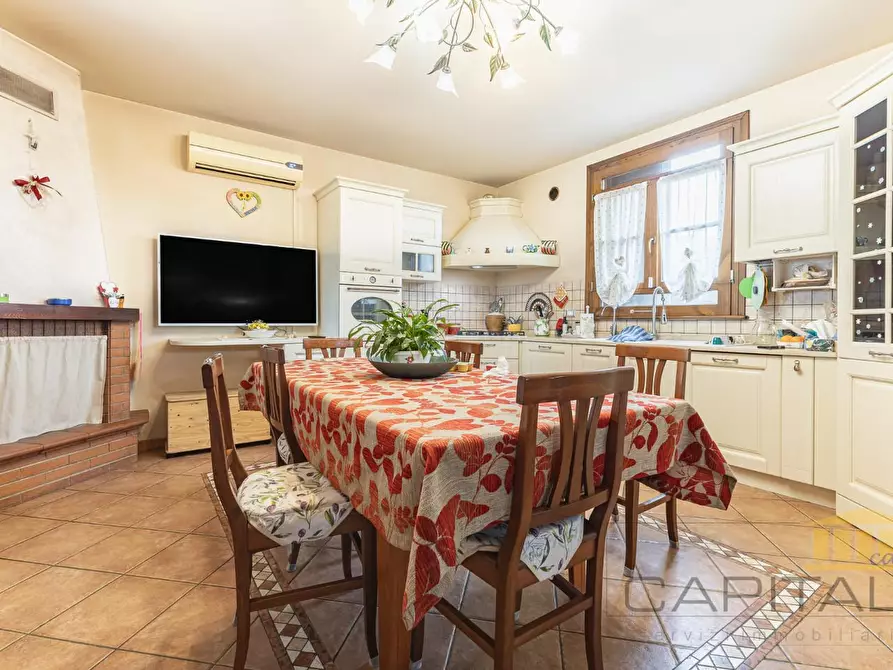 Immagine 13 di Villa in vendita  a Fucecchio