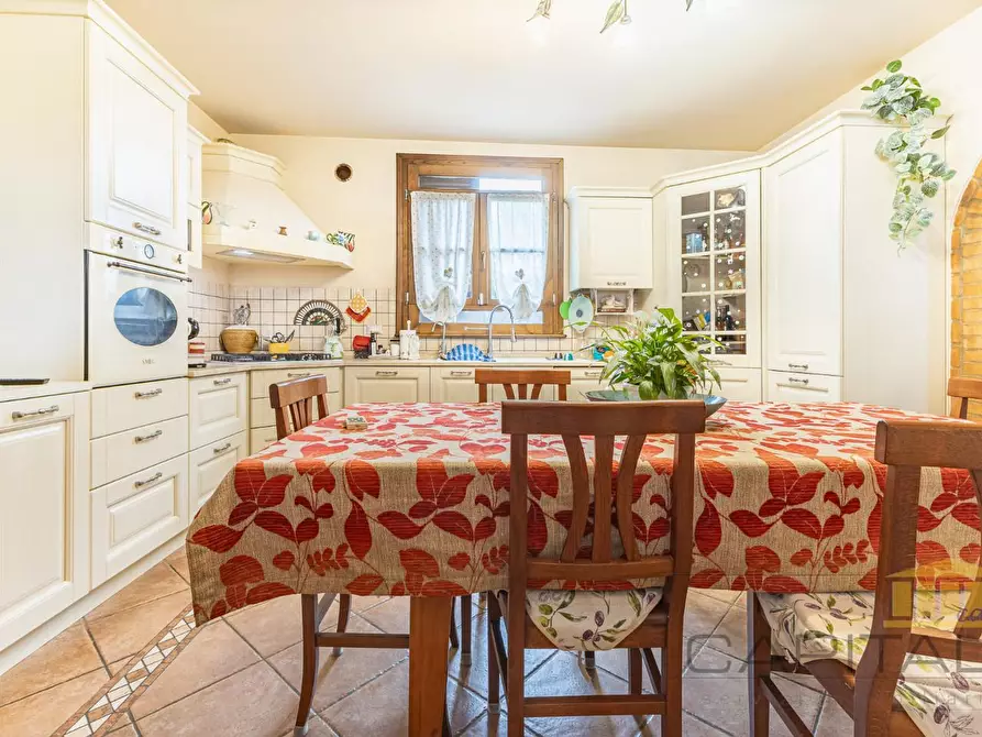 Immagine 15 di Villa in vendita  a Fucecchio