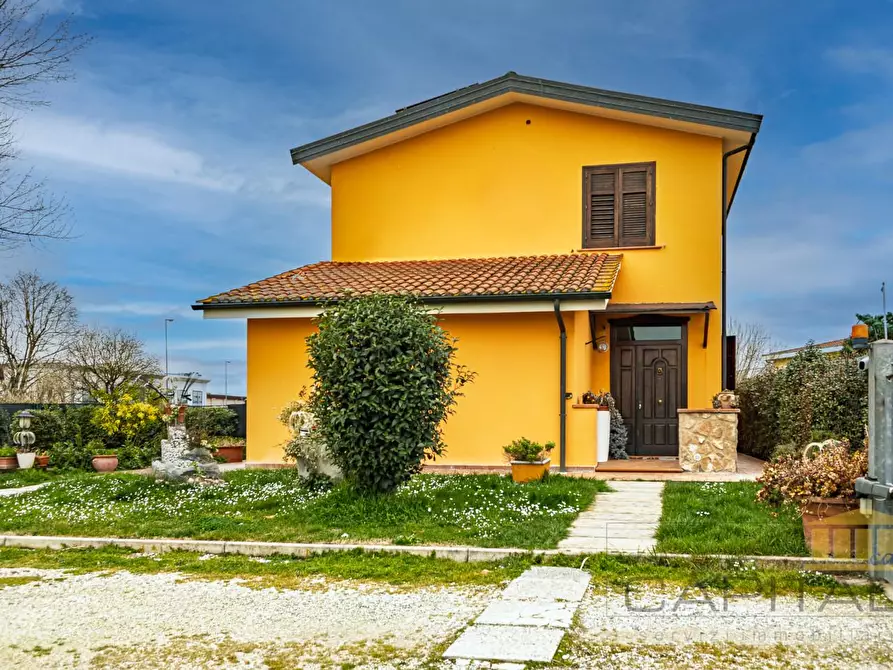 Immagine 1 di Villa in vendita  a Fucecchio