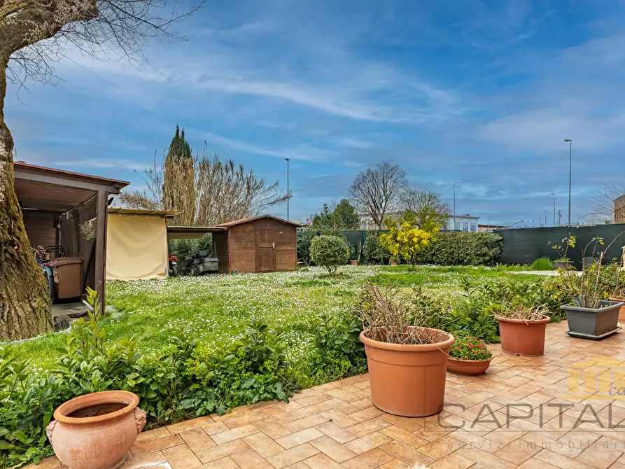 Immagine 4 di Villa in vendita  a Fucecchio