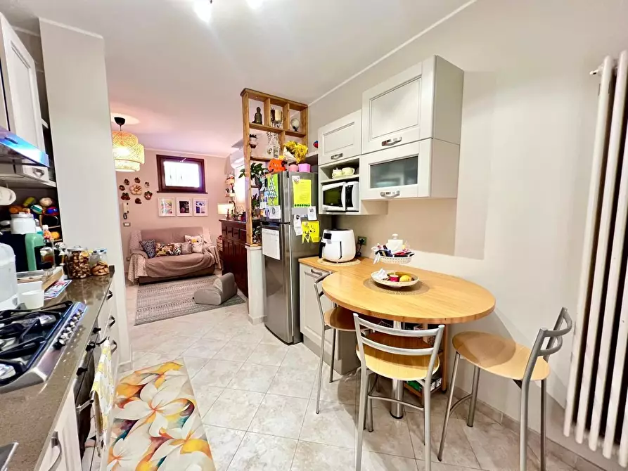 Immagine 13 di Appartamento in vendita  a Lucca