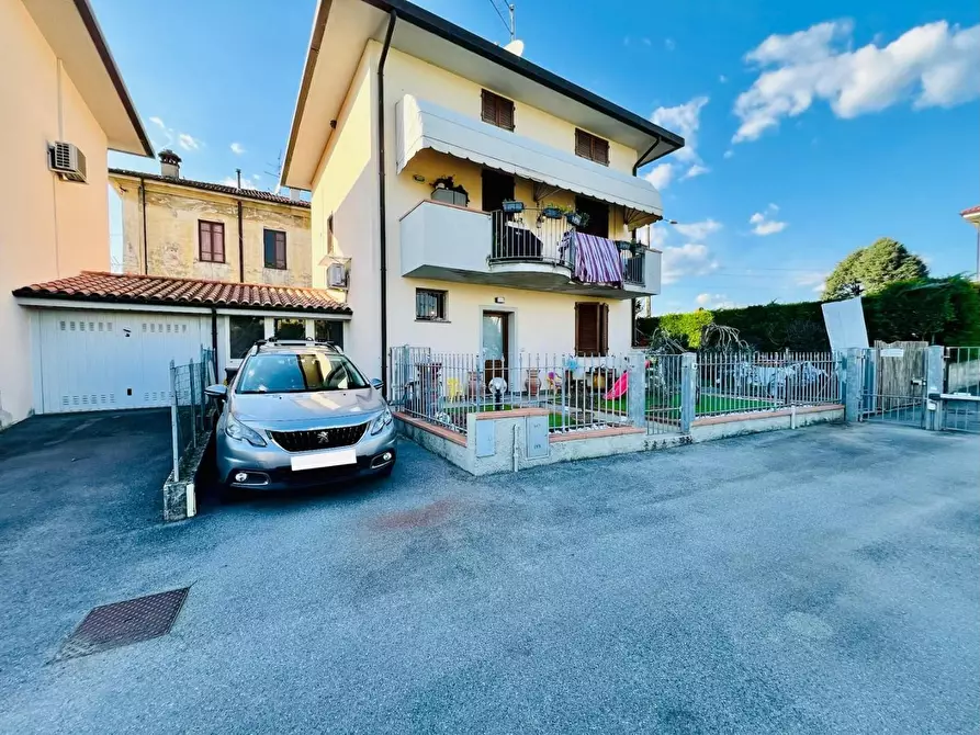 Immagine 29 di Appartamento in vendita  a Lucca