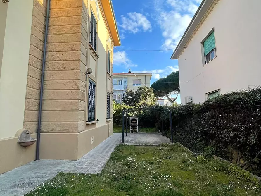 Immagine 3 di Villetta a schiera in vendita  a Livorno