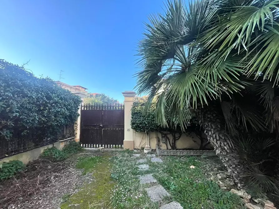 Immagine 41 di Villetta a schiera in vendita  a Livorno