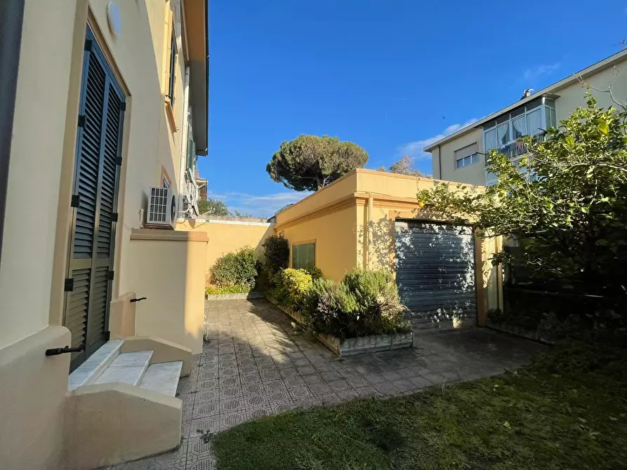 Immagine 4 di Villetta a schiera in vendita  a Livorno