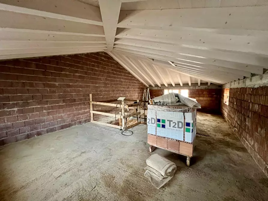 Immagine 9 di Casa bifamiliare in vendita  a Pontedera