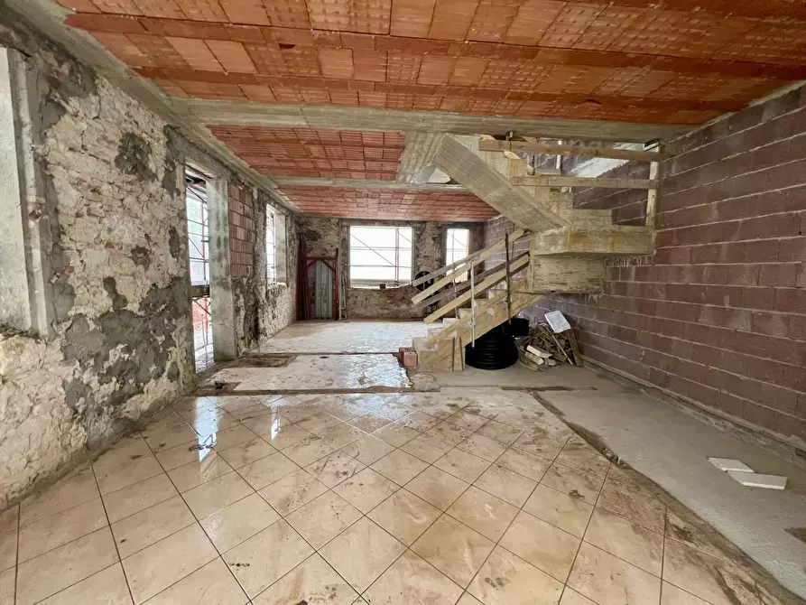 Immagine 21 di Casa bifamiliare in vendita  a Pontedera