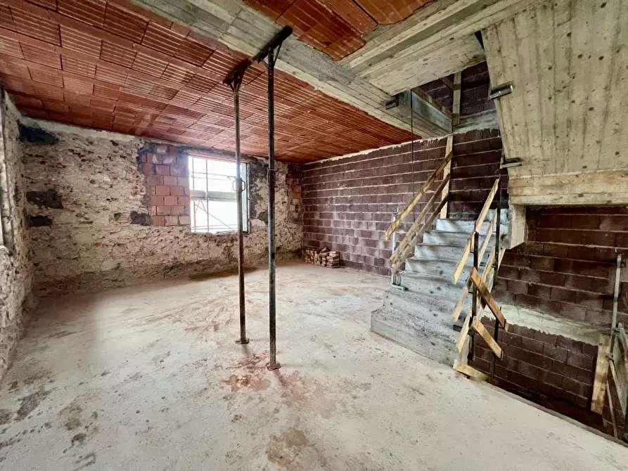 Immagine 15 di Casa bifamiliare in vendita  a Pontedera