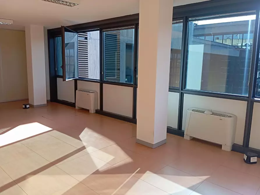 Immagine 3 di Ufficio in affitto  a Poggibonsi