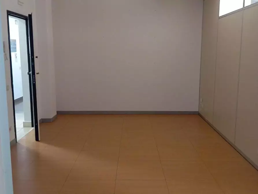 Immagine 11 di Ufficio in affitto  a Poggibonsi